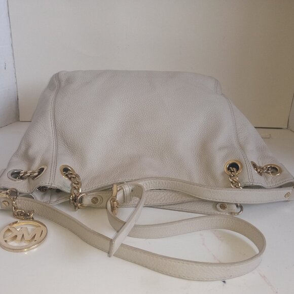 ๐๐ GIVEAWAY ๐๐Michael Kors Cream Satchel with Gold Accents - Picture 10 of 15